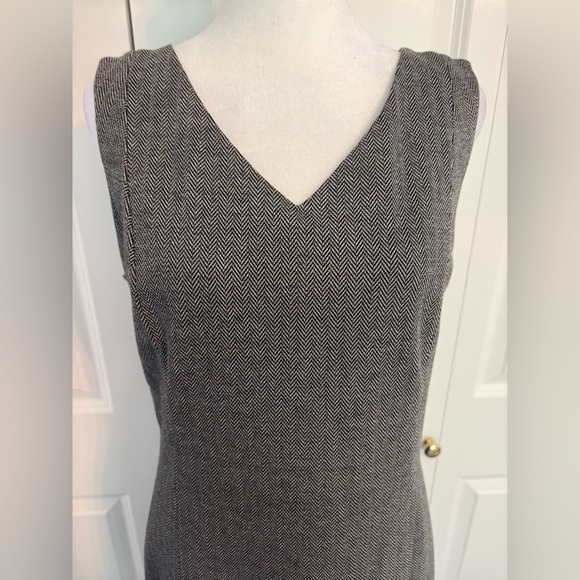 Talbots grey sleeveless shift dress - Picture 3 of 6